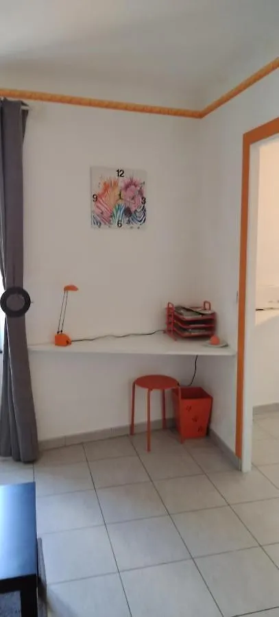 Studio Meuble Et Tout Equipe Die 0*,